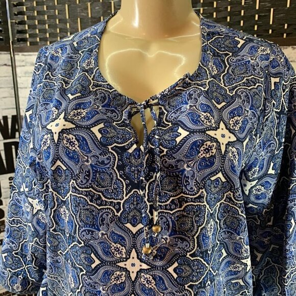 Ellos10 Blue Geometric Print Tie Neck 3/4 Bell Sleeve Top - Picture 2 of 6